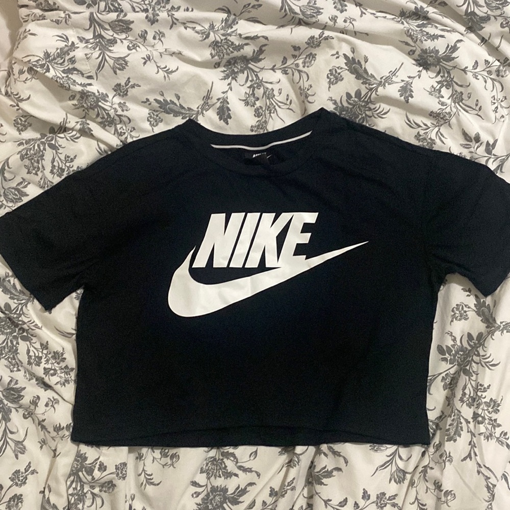 Nike cropped t shirt